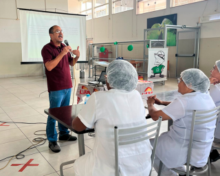 Cerest de Prudente realiza palestra para colaboradores da Empresa Liane
